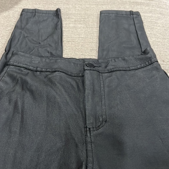 Stretchy -Button-Zip pants - Picture 2 of 9